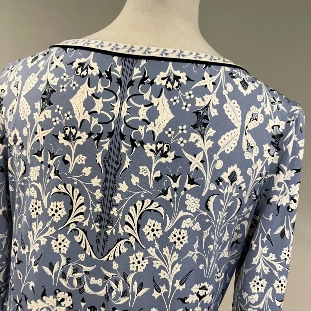Pale blue and White‎ Long Sleeve stretchy mini Dress size large